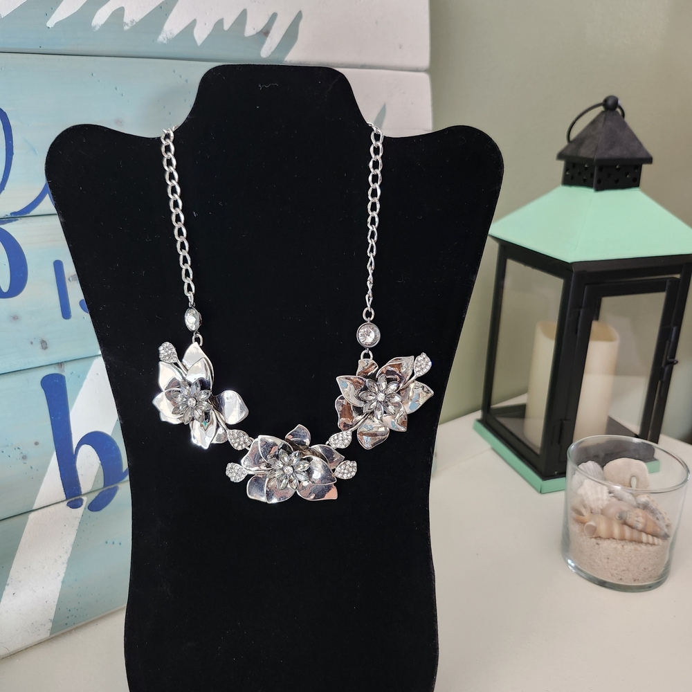 White House Black Market Silver Floral Necklace